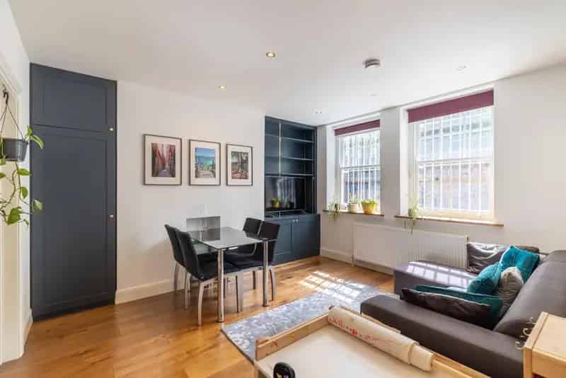 Spacious Two-Bedroom Apartment with Private Entrance and Garden