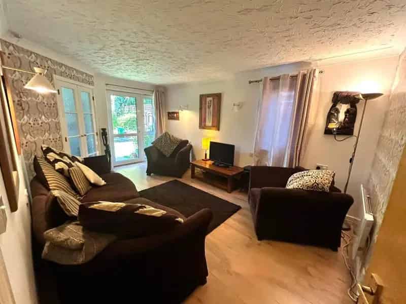 2 Bedroom Retirement Flat 60 Plus Residents