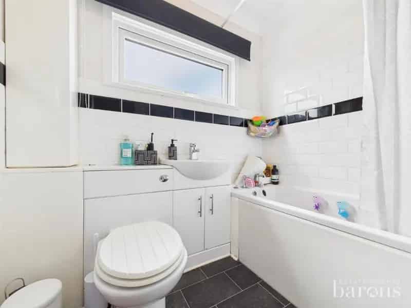 5 Bedroom House for Sale Warwick Road Basingstoke