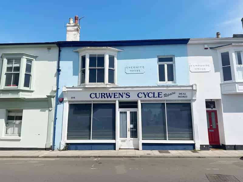 Mixed-Use Property with Planning Permission for Conversion into 3-Bed House or Extension