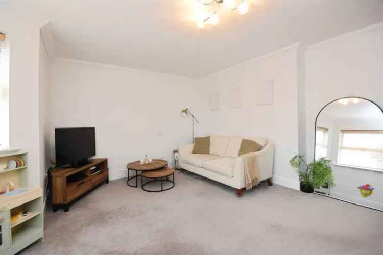 Three Bedroom Apartment Near Brentwood High Street