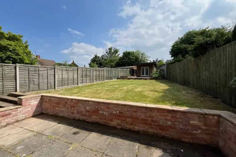 3 Bedroom Semi Detached House Gas Central Heating Double Glazing Driveway Parking