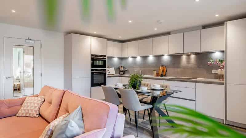 Luxury 2-Bedroom Apartment Shawlands Glasgow Private Garden Parking