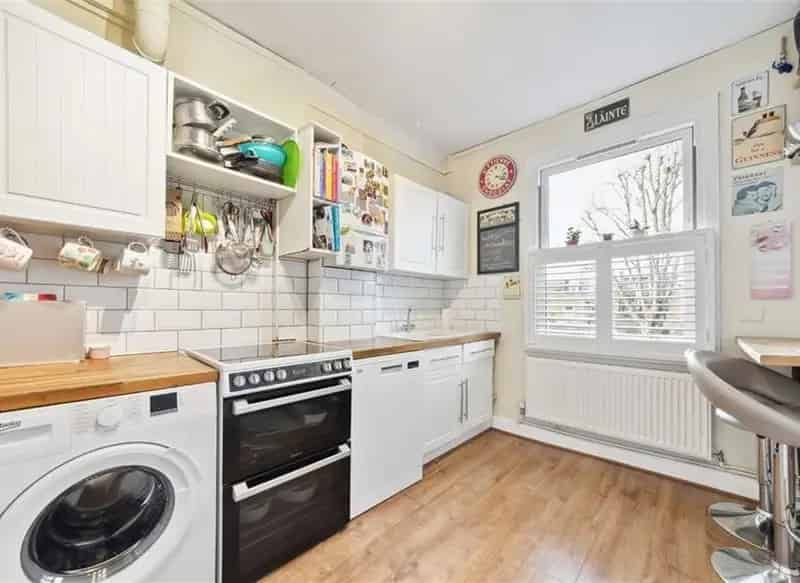3 Bedroom Split Level Flat Lee Conservation Area