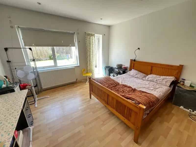 One Bedroom Flat Available End of July Part Furnished