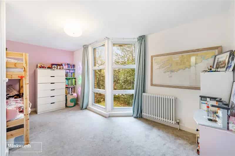 2 Bedroom Apartment near Gunnersbury Station London