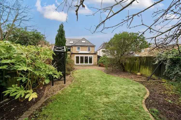 5 bedroom semi-detached house for sale