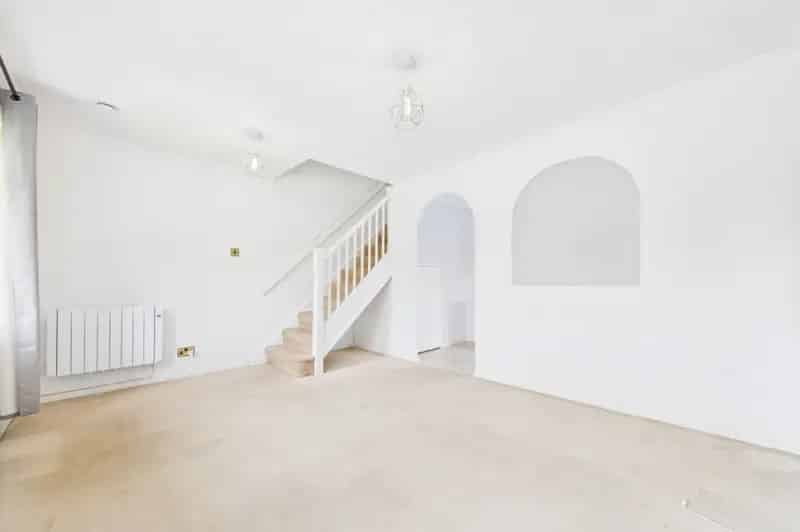 1 Bedroom House For Sale Near Town Centre