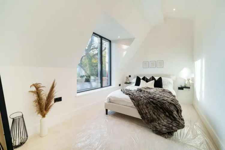 House For Sale in London, England