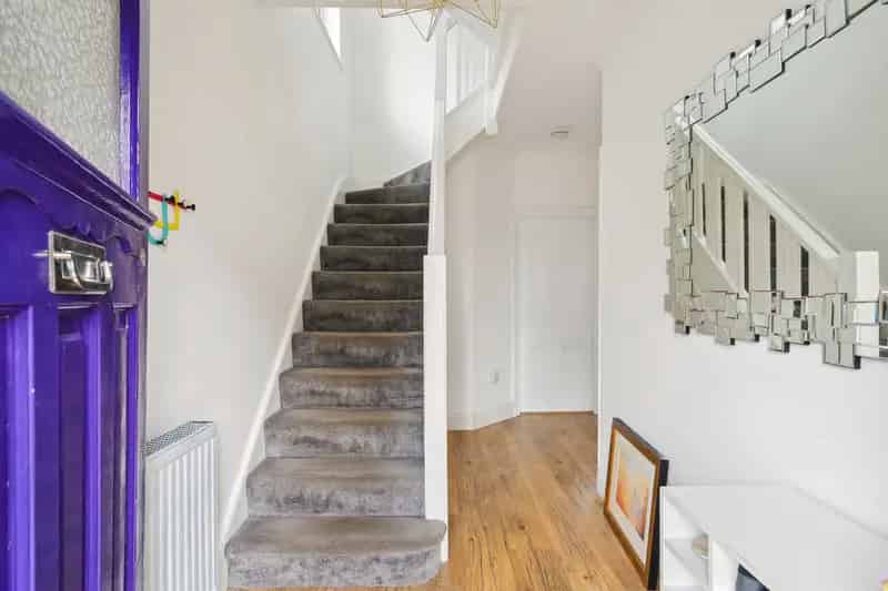 4 Bedroom Semi-Detached House Eastbourne Gardens London