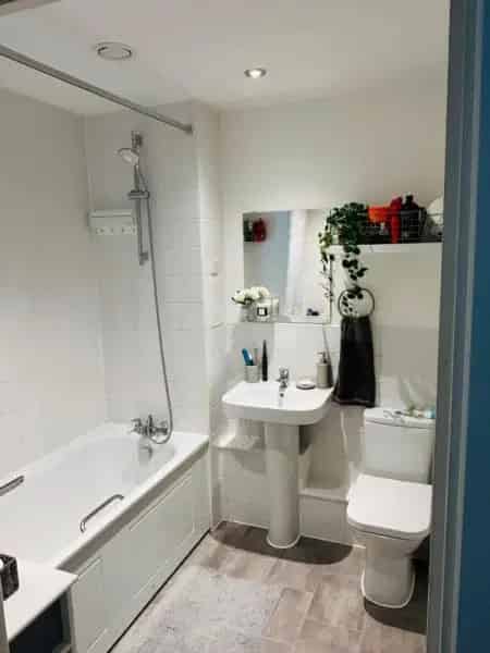 3 Bedroom House for Sale in London SE18 - Upgrade from 2 Bed Flat