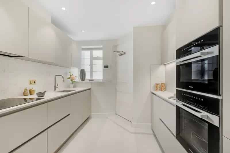 Luxury 3-Bedroom Art Deco Apartment in London