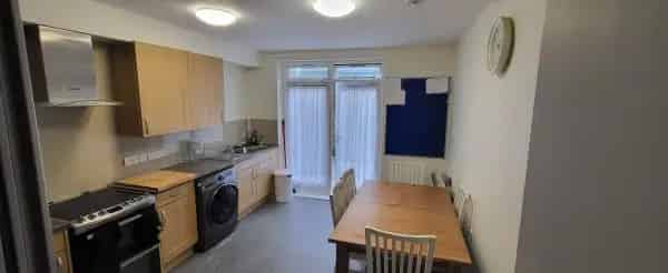 Ground Floor Maisonette with Private Garden and 2 Double Bedrooms