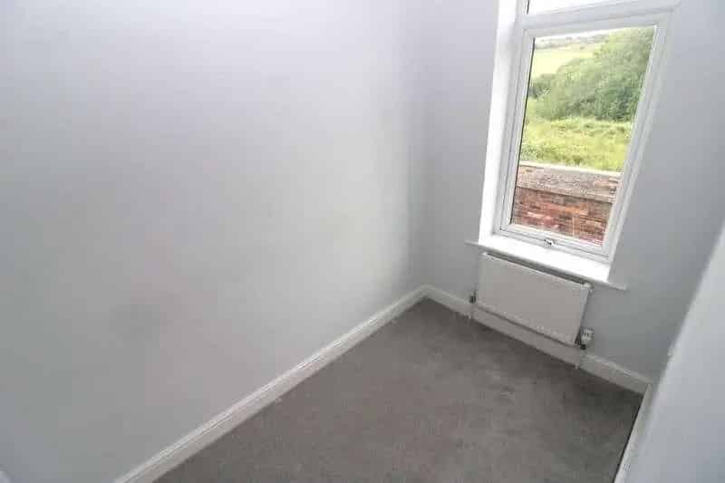 2 Bed House for Sale Near Penistone Train Station