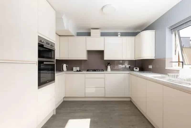 3 Bedroom Semi Detached House For Sale Near Bristol