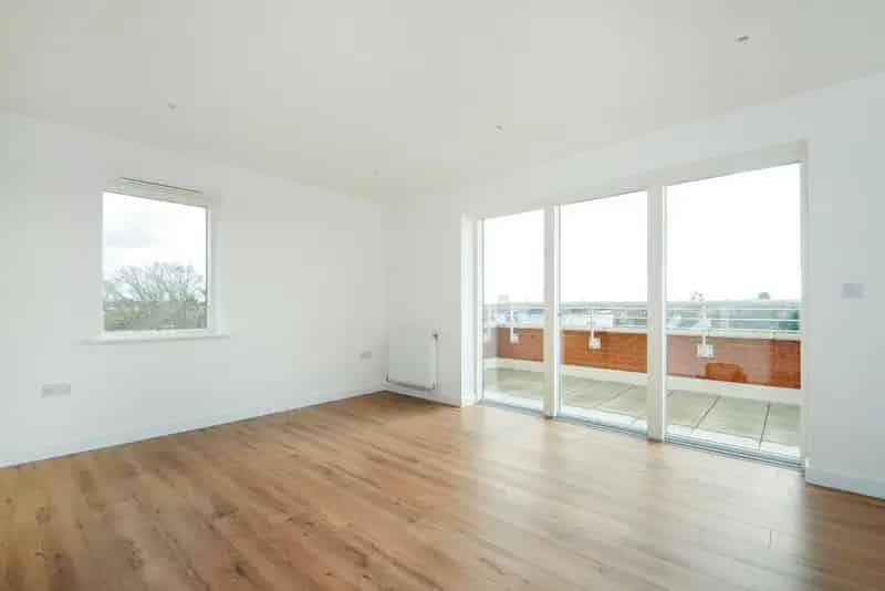 One Double Bedroom Apartment to Rent in Wimbledon Chase