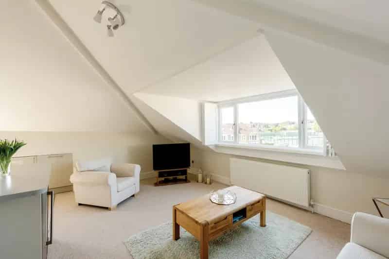 2 Bedroom Maisonette for Sale - Top Floor Apartment