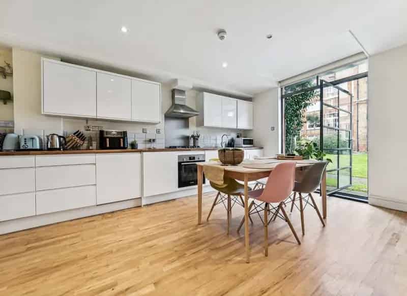 Freehold House Burns Road Two Bedrooms Modern Kitchen Chain Free