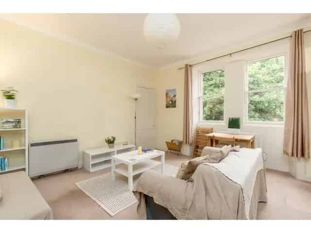 1 Bedroom Flat for Sale in Village Centre