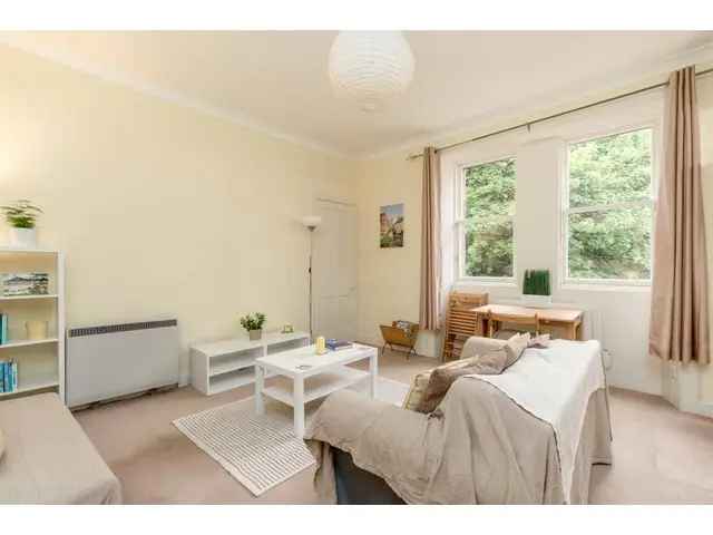 1 Bedroom Flat for Sale in Village Centre