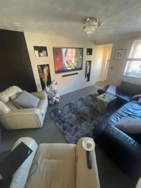 Spacious 2 Bed Ground Floor Flat Near Staplehurst Station