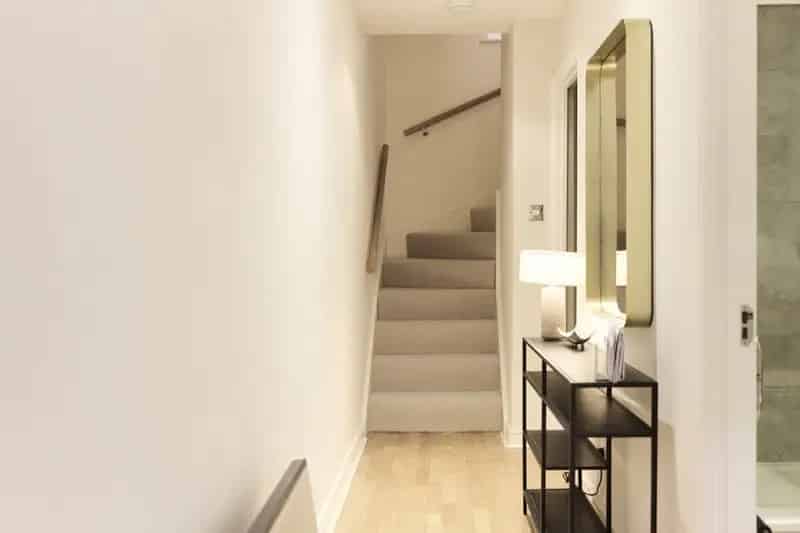 Stylish London Home Sleeps 8 Near Public Transport