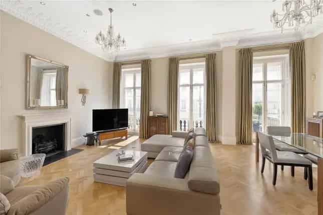 Flat for Sale Eaton Place London SW1X Belgravia Apartment