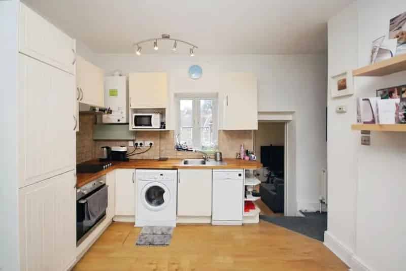2 Bedroom Flat for Sale Modern Spacious Apartment No Chain