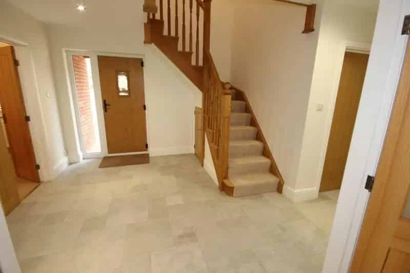 5 Bed House for Sale -  Spacious Family Home with Heated Pool and Large Garden