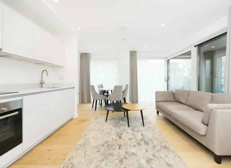 2 Bed 2 Bath Apartment near Kings Cross St Pancras with Gym Pool and Spa