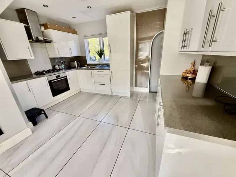 5 Bedroom Semi Detached House to Rent