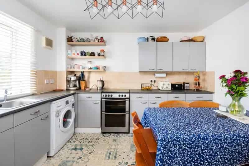 2 bedroom house for sale