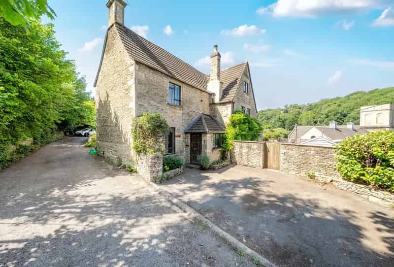 4 Bedroom Grade II Listed Cottage for Sale