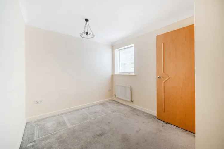 2-Bed Apartment Berkhamsted High Street Chain Free Parking