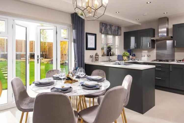 4 Bedroom Semi-Detached House for Sale in Derby Manor Kingsway