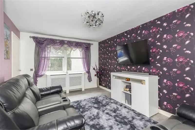 1 Bed Flat Maindoor with 1 Reception Room