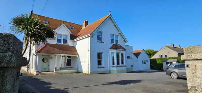 2 Bedroom Duplex Apartment with Sea Views Church Cove