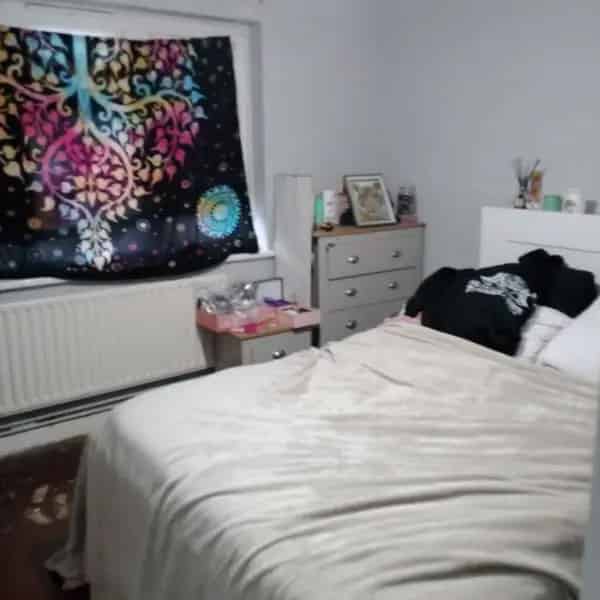 3-Bedroom First Floor Flat Near Schools and Parks