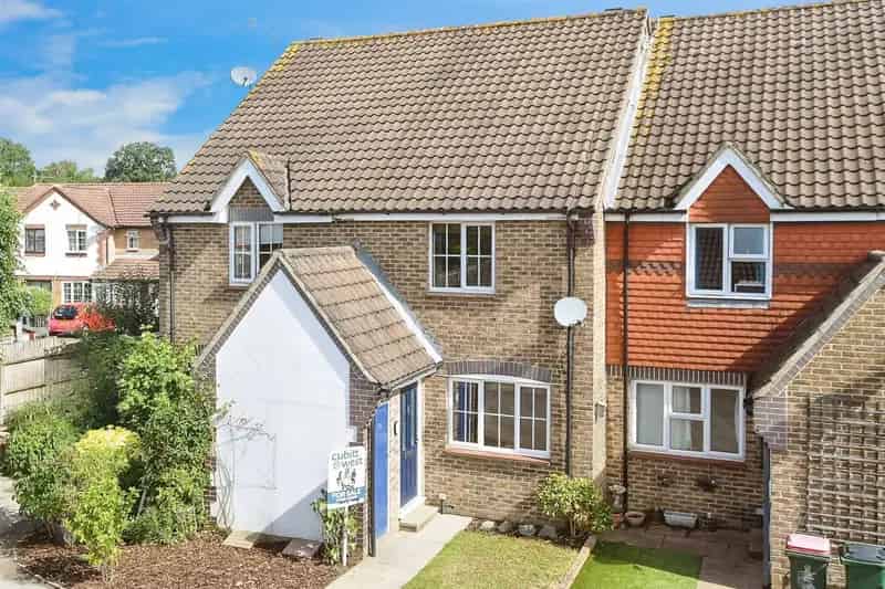 2 Bedroom Terraced House For Sale Near Three Bridges Station
