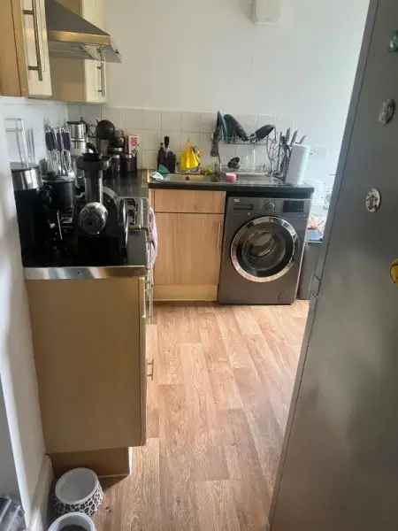 Flat For Rent in Southend-on-Sea, England