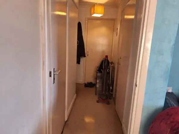 Flat For Rent in Tandridge, England