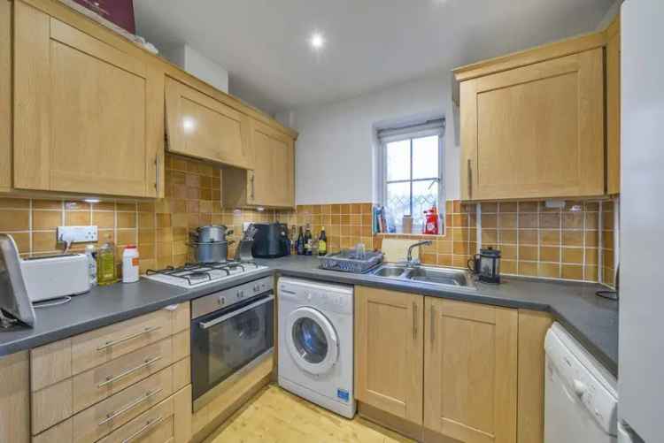 One Bedroom Flat near Peckham Rye Overground