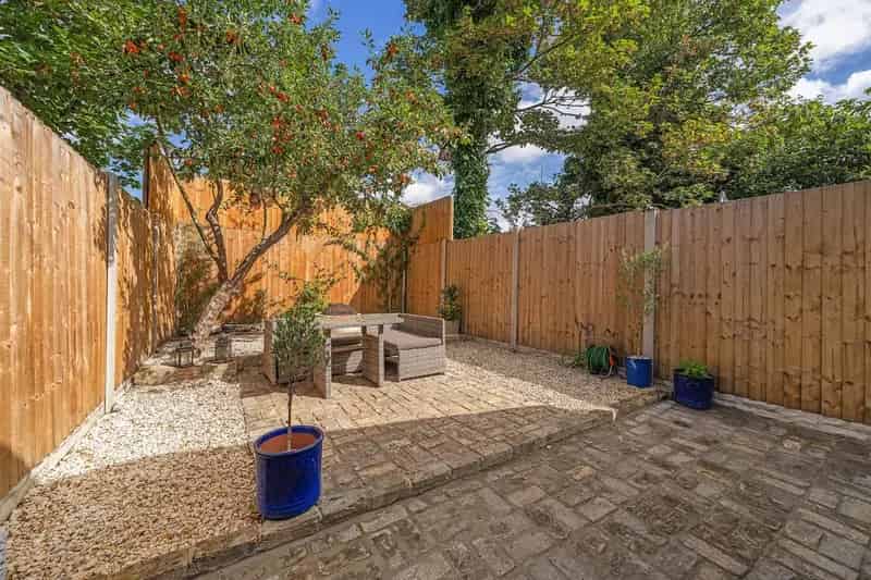 2 Bedroom Flat House to Rent