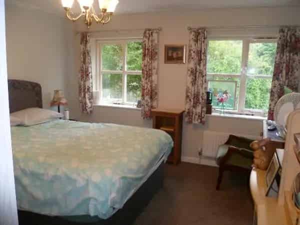 Mid Terrace House Near Ascot Racecourse and Heathrow
