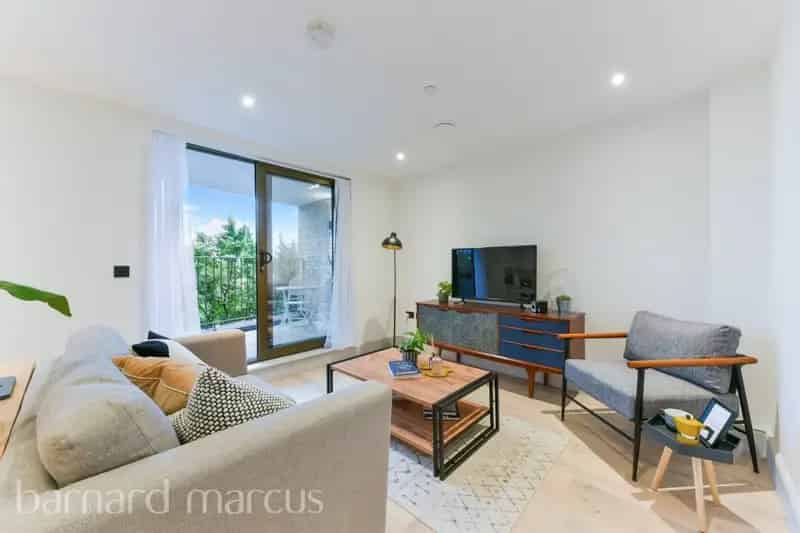 910 Sqft 3-Bed 2-Bath Apartment with Private Balcony