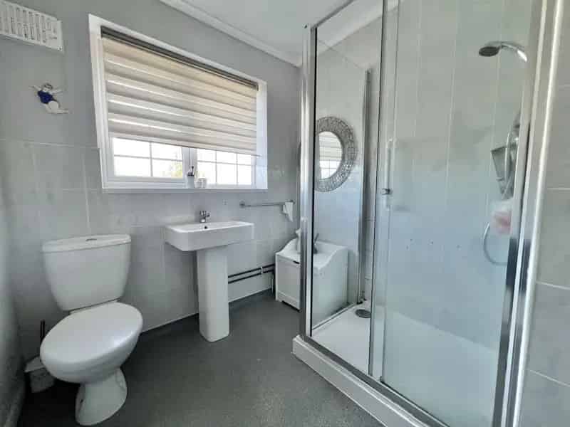 2 Bedroom Semi Detached House To Rent No Onward Chain