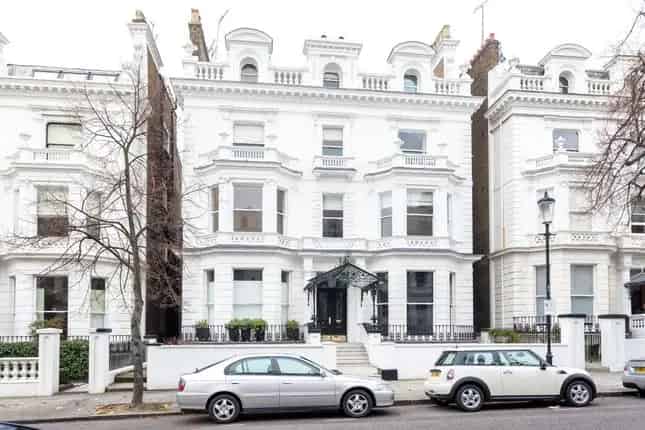 2-Bedroom Flat for Sale in Holland Park London W11