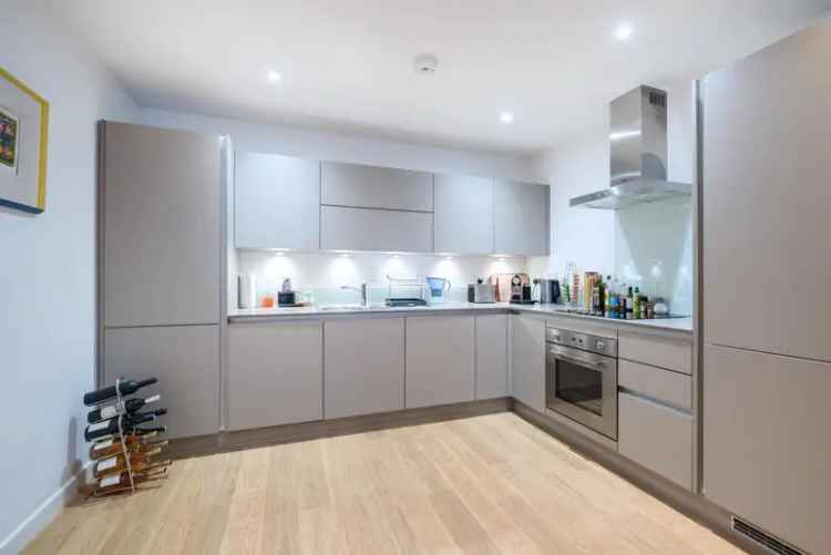 Flat For Sale in London, England