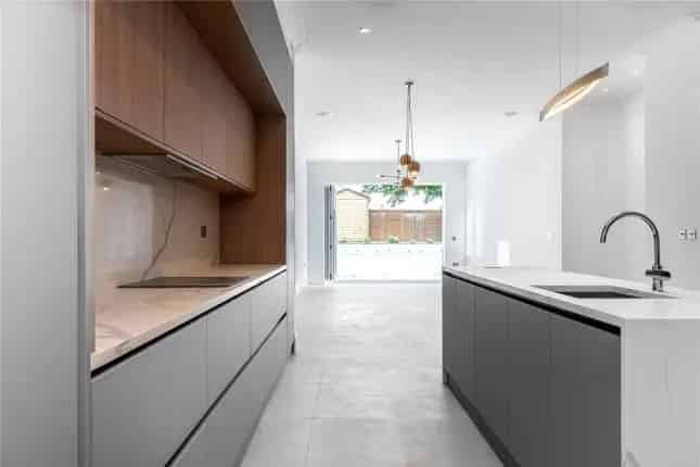 4 Bedroom Maisonette for Sale in Muswell Hill London