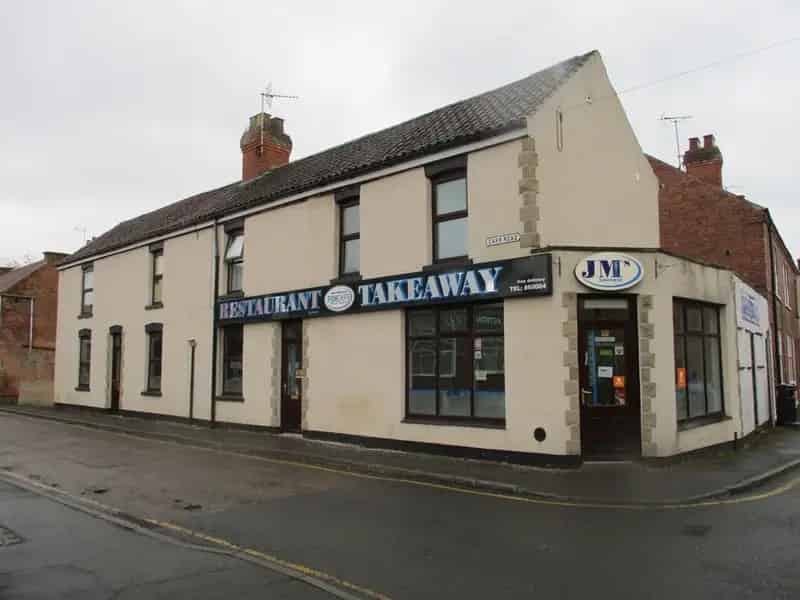Retford Town Centre Takeaway Restaurant and 3 Bed Flat